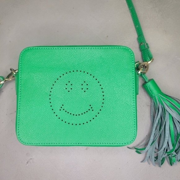 [NWOT] SMILEY FACE 😊 GREEN CAMERA BAG WITH TASSEL (from Korea)💚 - Picture 2 of 14